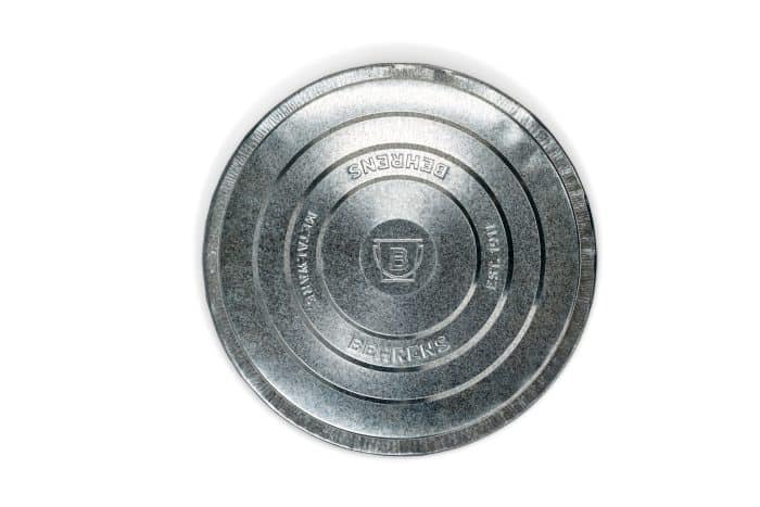 10 Gallon Galvanized Steel Trash Can with Lid - Image 5