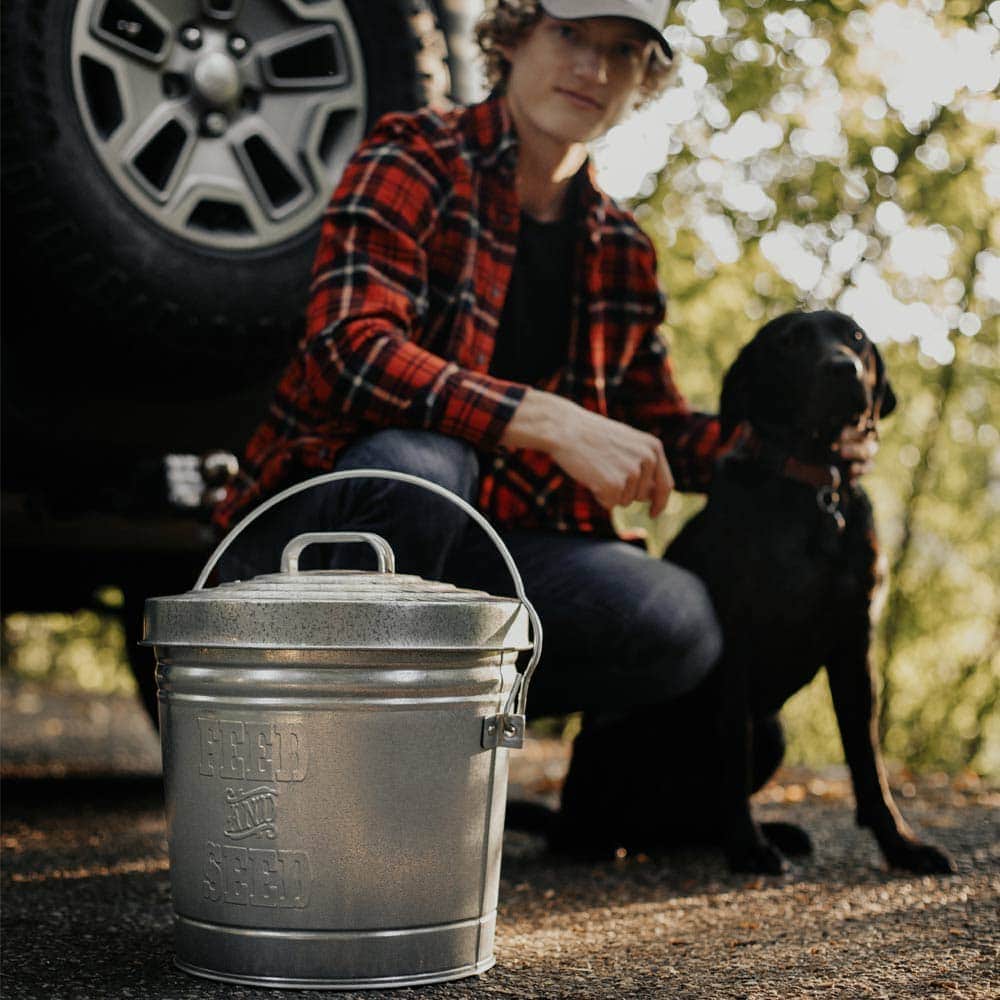 6 Gallon Embossed Locking Lid Can Metal Trash Can & Lid