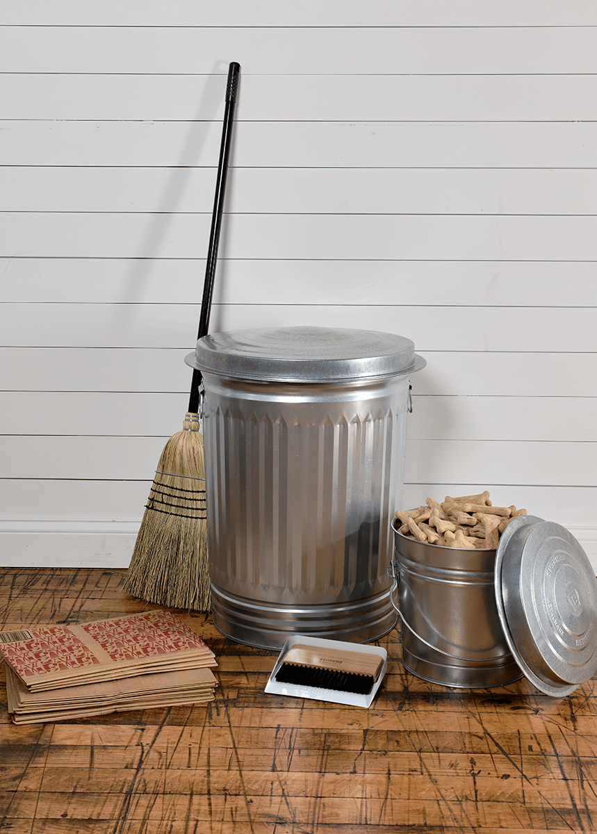 31 Gallon Galvanized Steel Trash Can & Lid