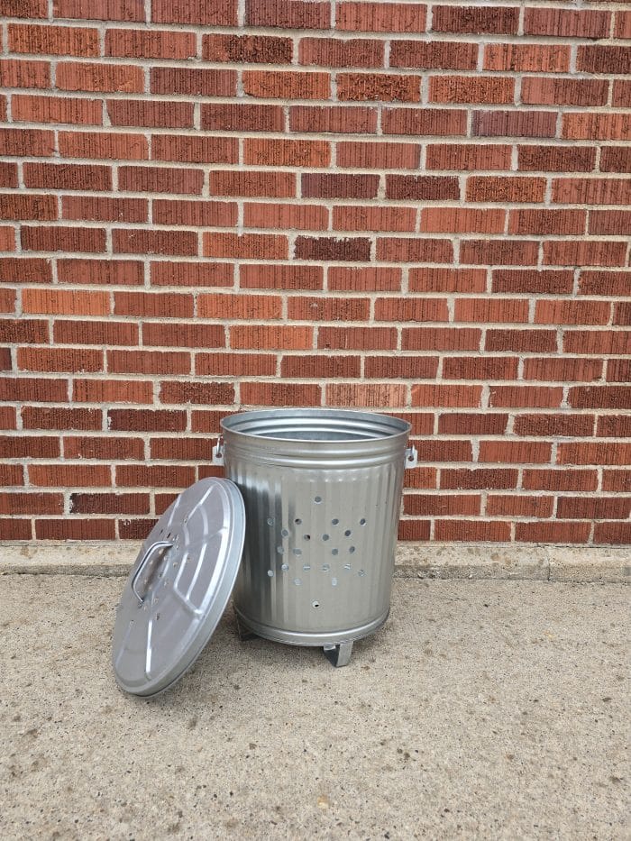7.5 Gallon Galvanized Steel Outdoor Compost Refuse Can with Lid and Swinging Bail - Image 4