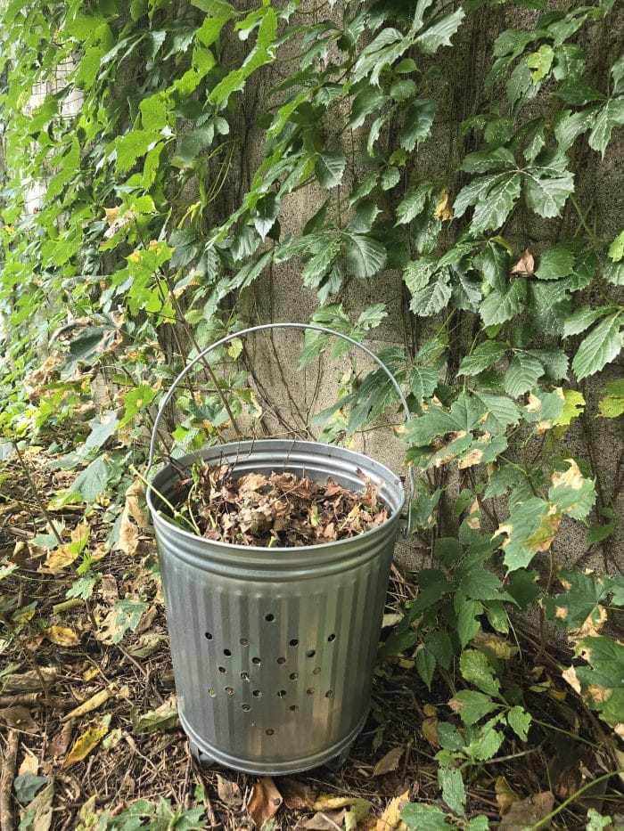 7.5 Gallon Galvanized Steel Outdoor Compost Refuse Can with Lid and Swinging Bail - Image 3